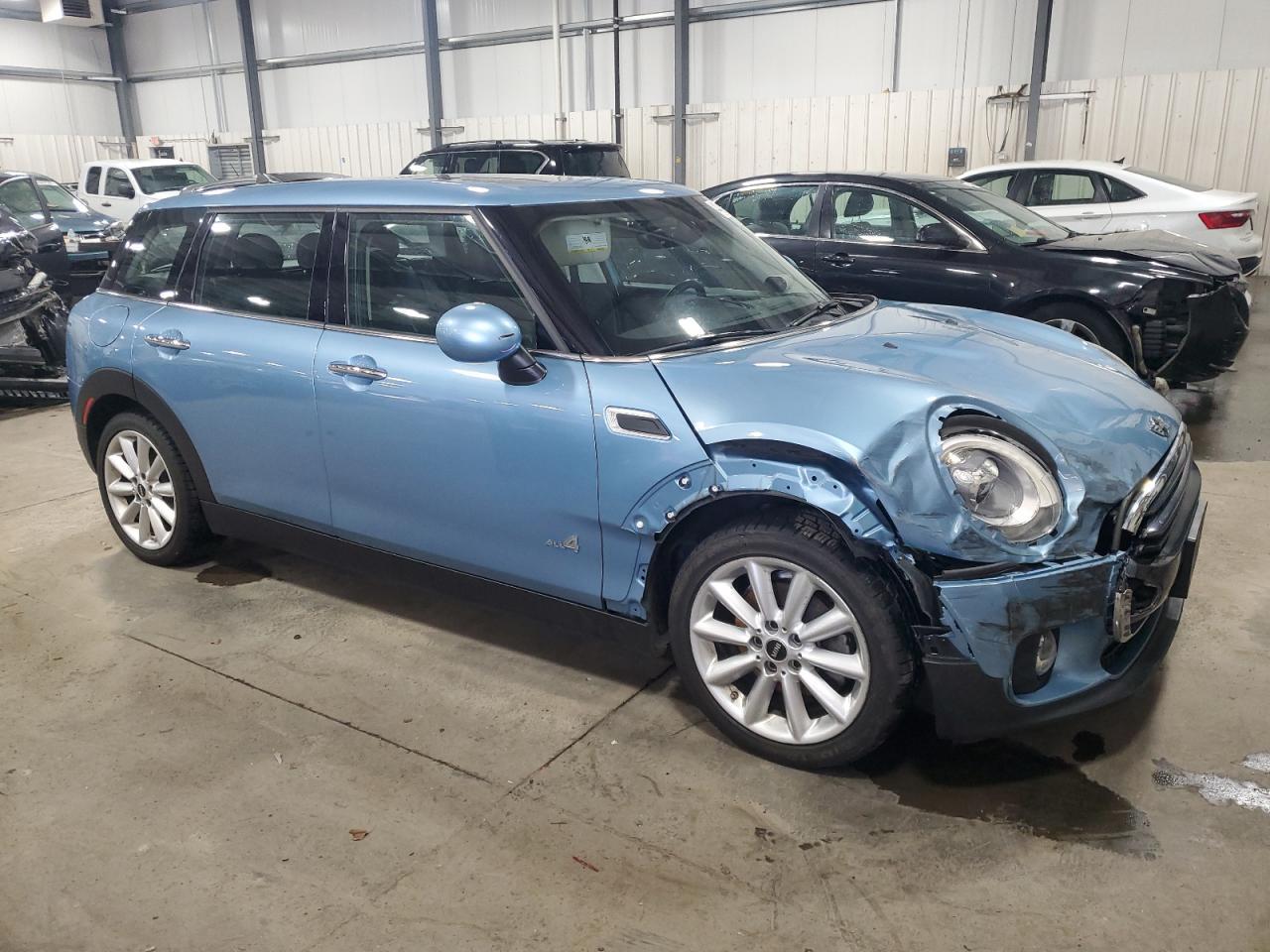 2017 MINI COOPER CLU - Image 4