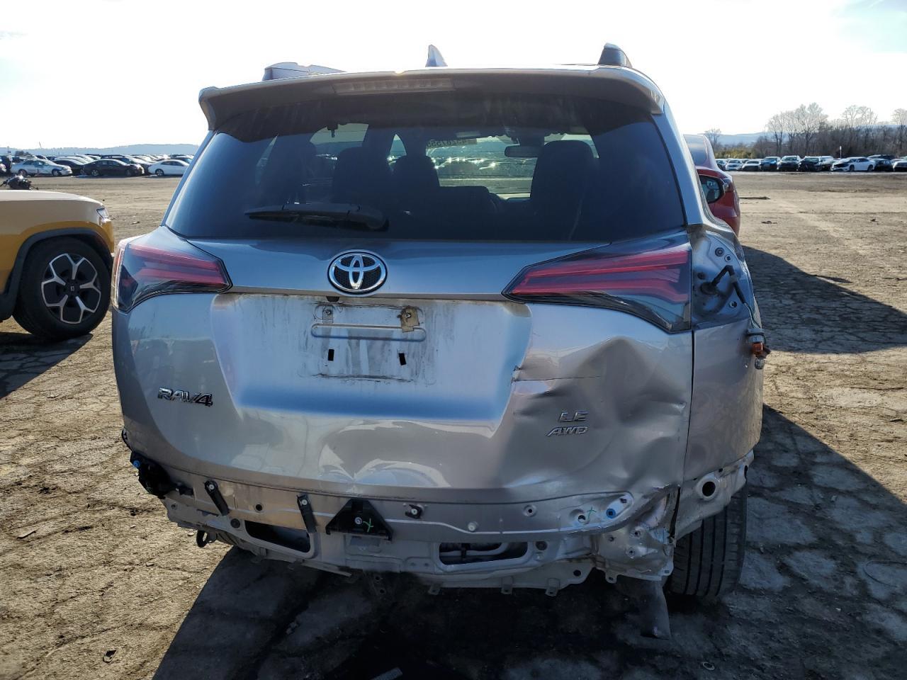 2017 TOYOTA RAV4 LE - Фото 6