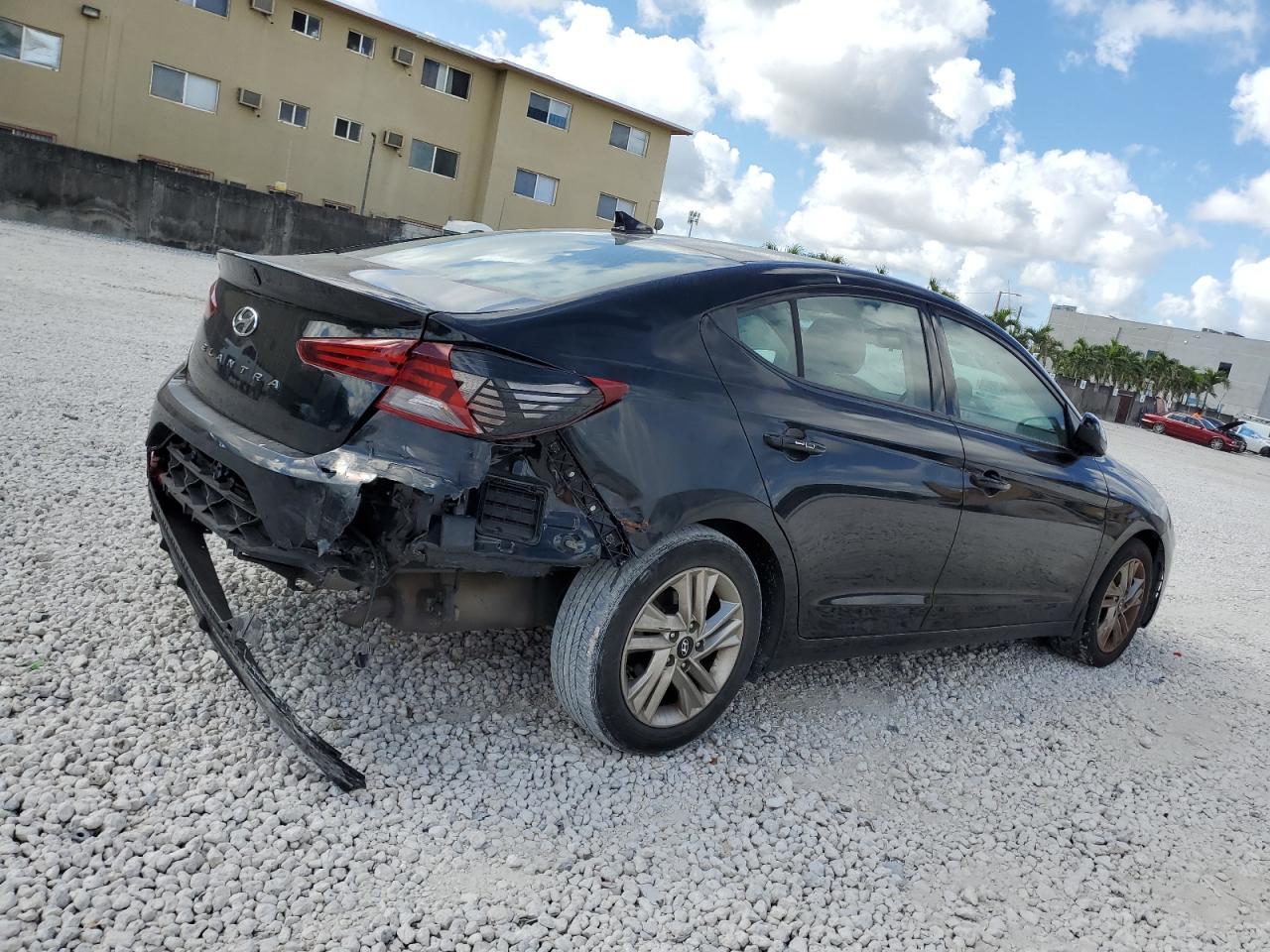 2019 HYUNDAI ELANTRA SE - Image 3