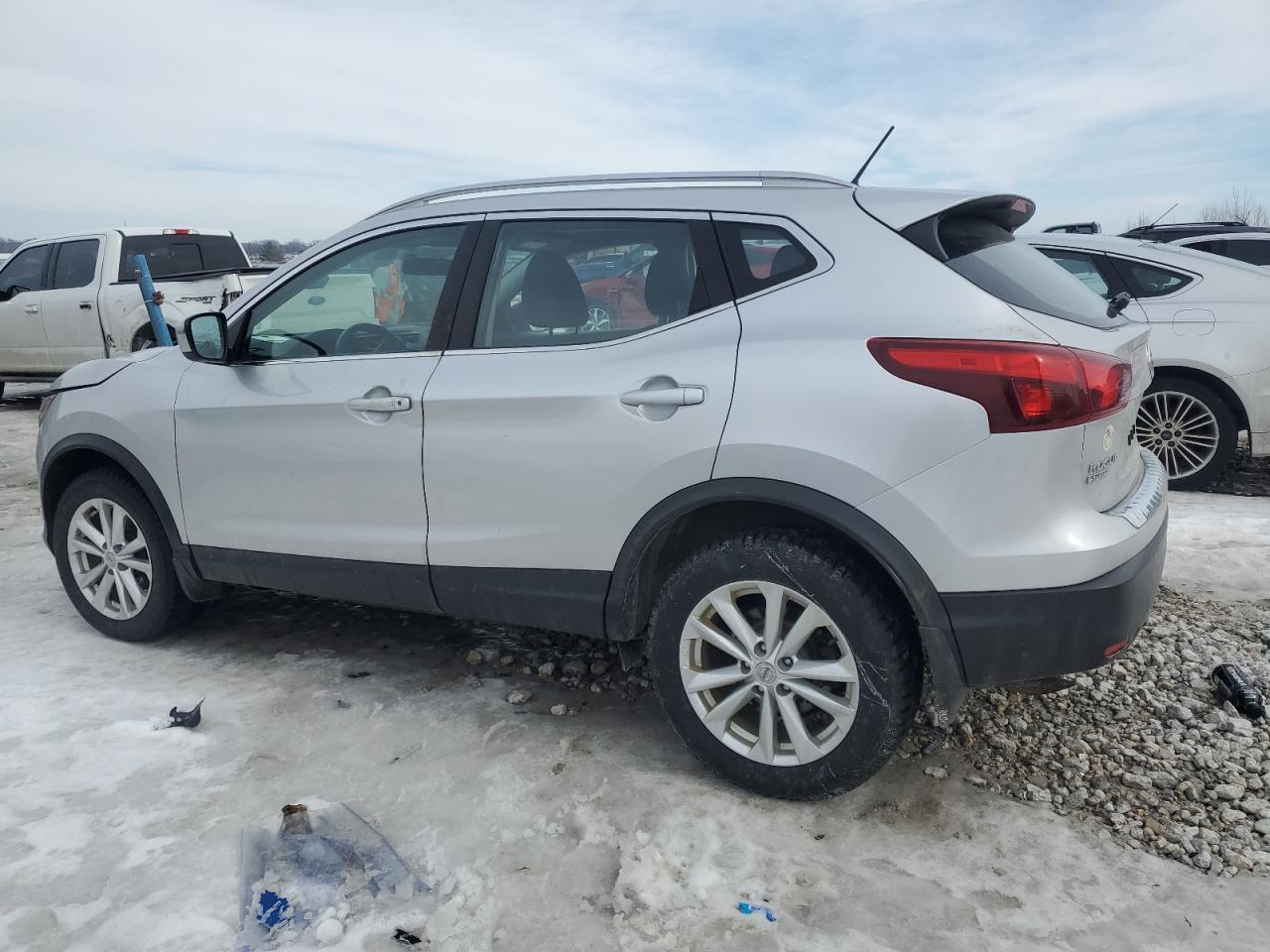 2017 NISSAN ROGUE SPOR - Image 2