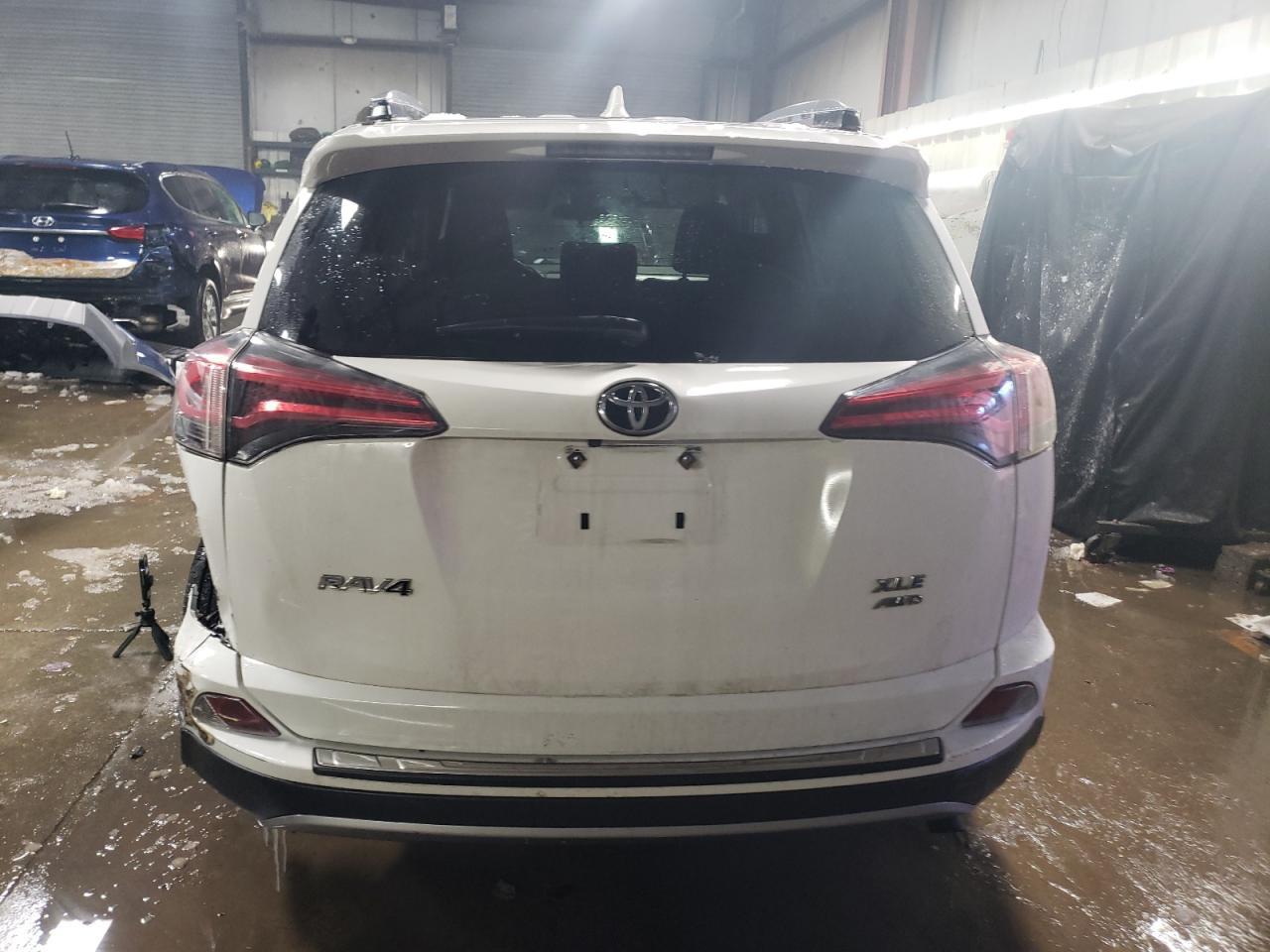 2017 TOYOTA RAV4 XLE - Image 6