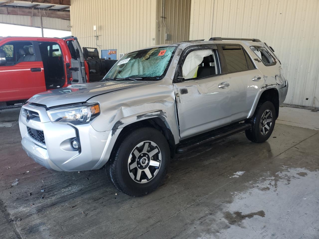 2024 TOYOTA 4RUNNER SR