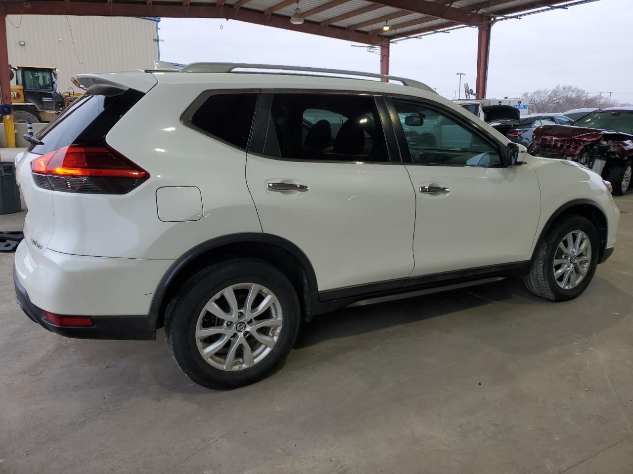 2017 NISSAN ROGUE SV - Image 3