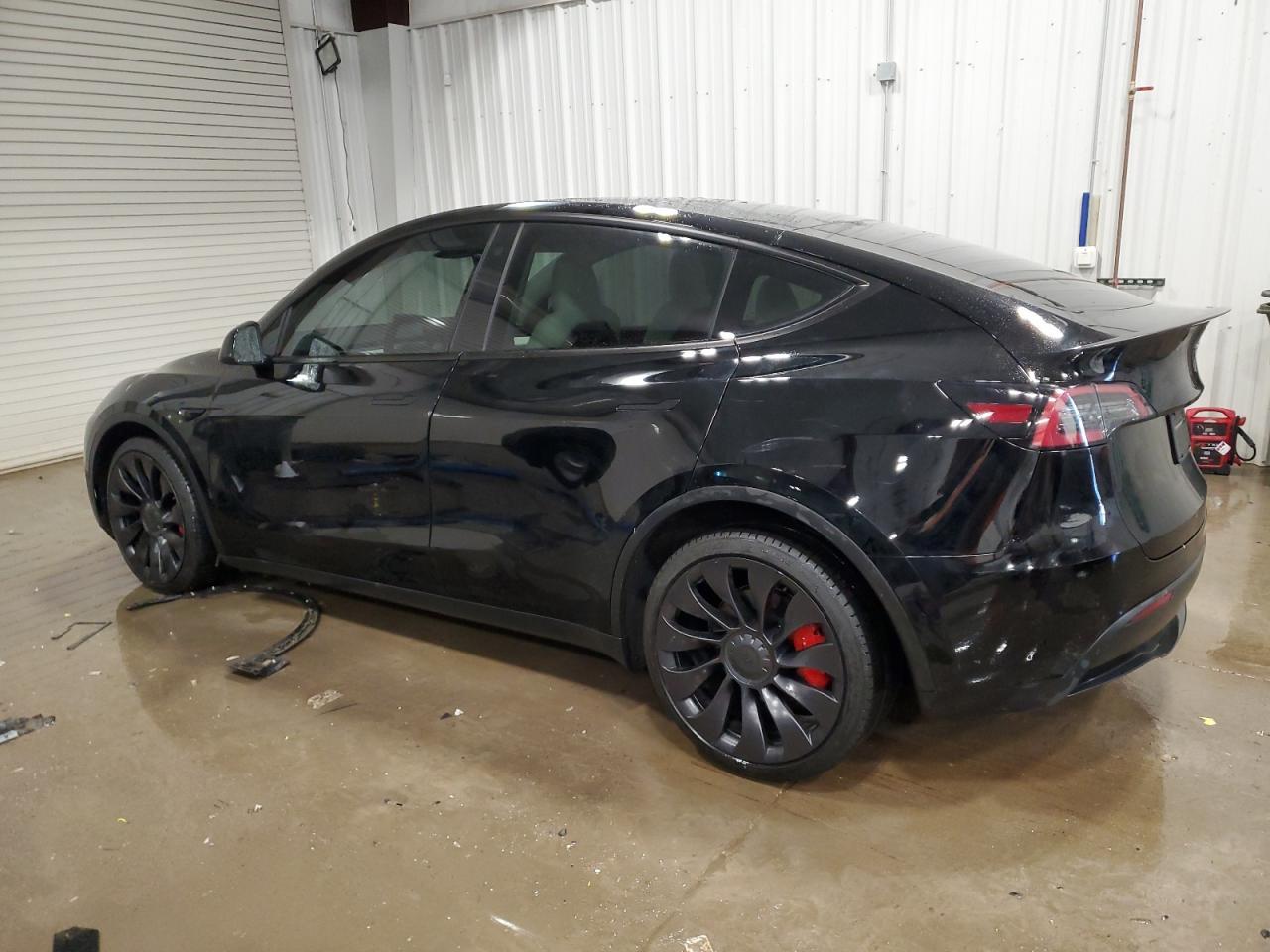 2022 TESLA MODEL Y - Фото 2
