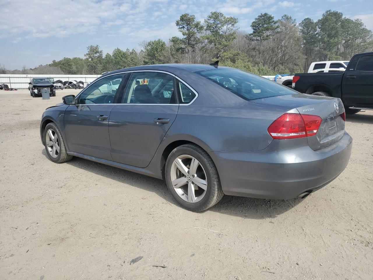 2015 VOLKSWAGEN PASSAT S - Фото 2