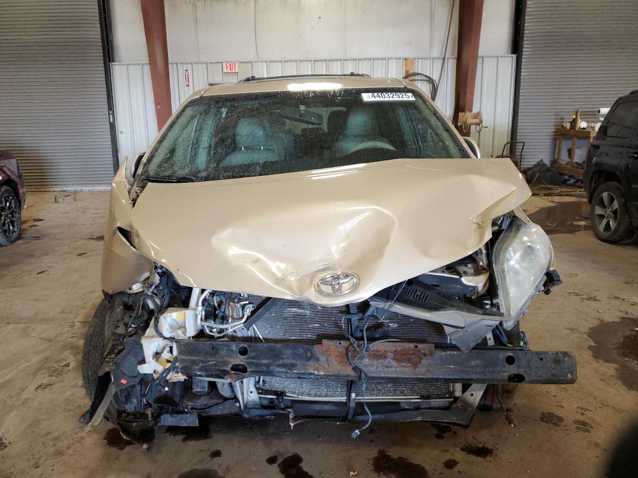 2011 TOYOTA SIENNA XLE - Фото 5