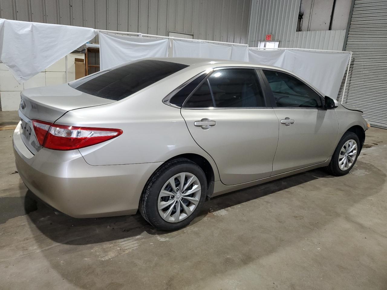 2017 TOYOTA CAMRY LE - Фото 3
