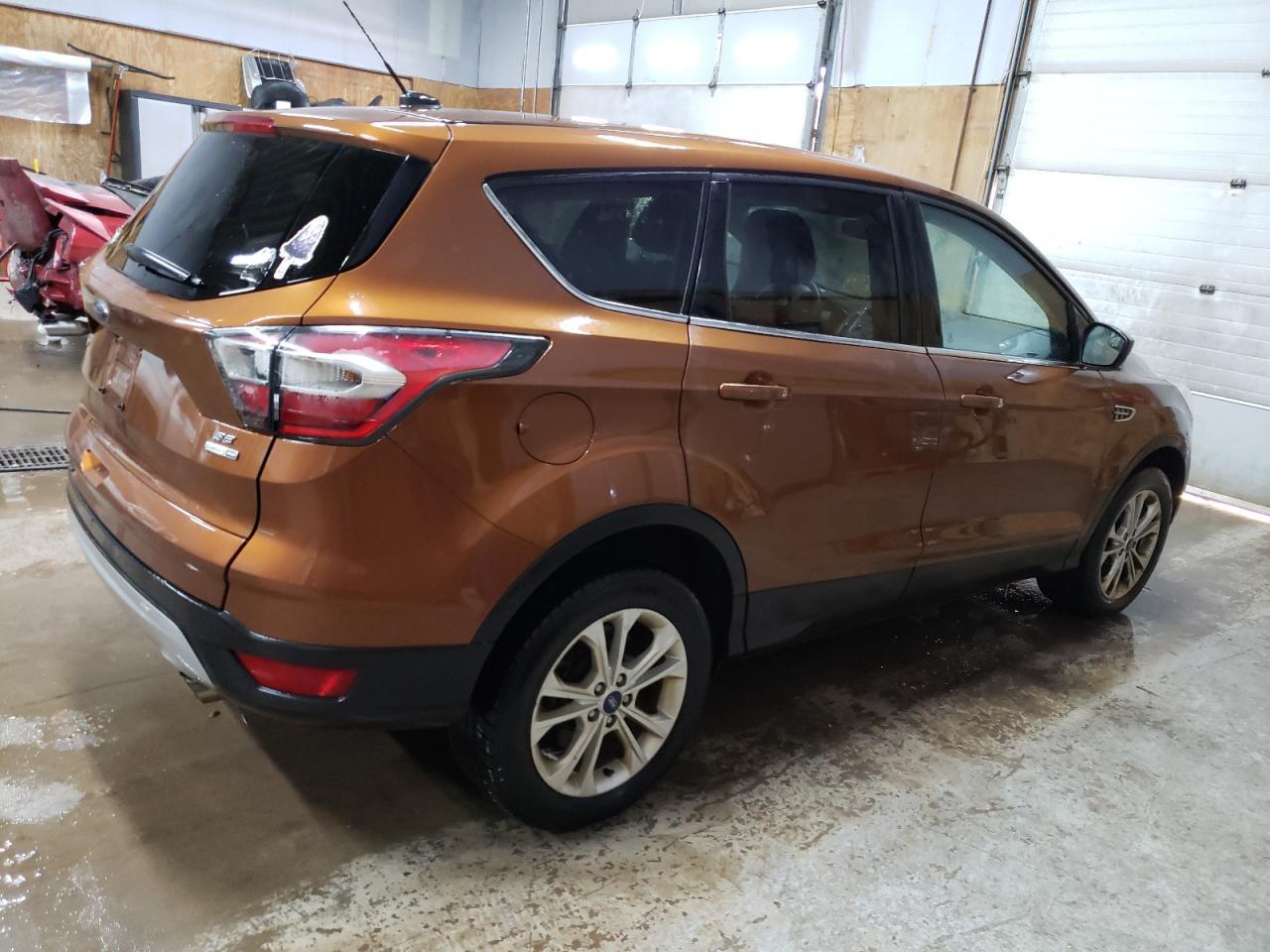 2017 FORD ESCAPE SE - Фото 3