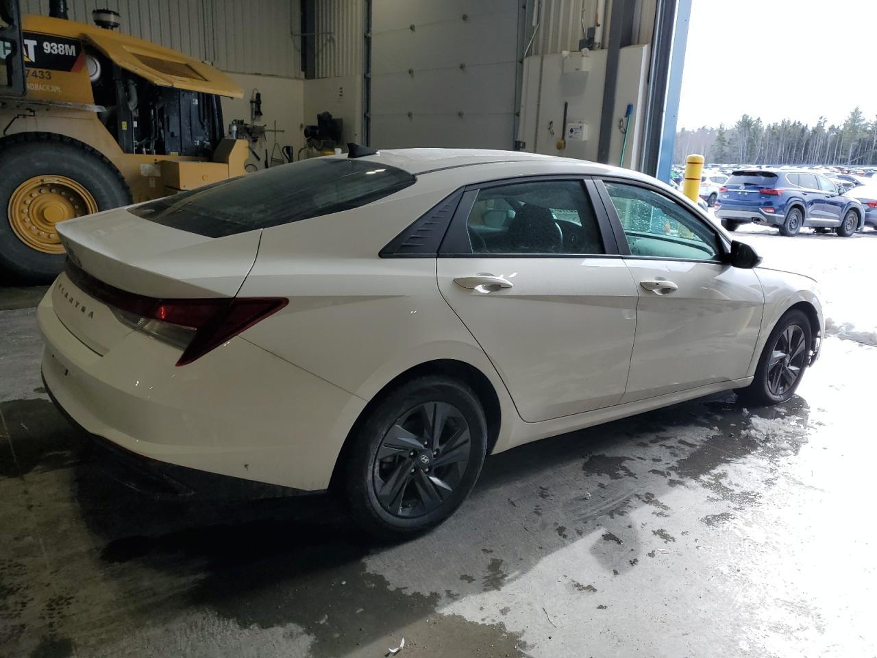 2023 HYUNDAI ELANTRA SE - Фото 3