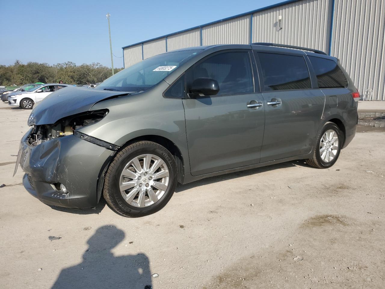 2011 TOYOTA SIENNA XLE
