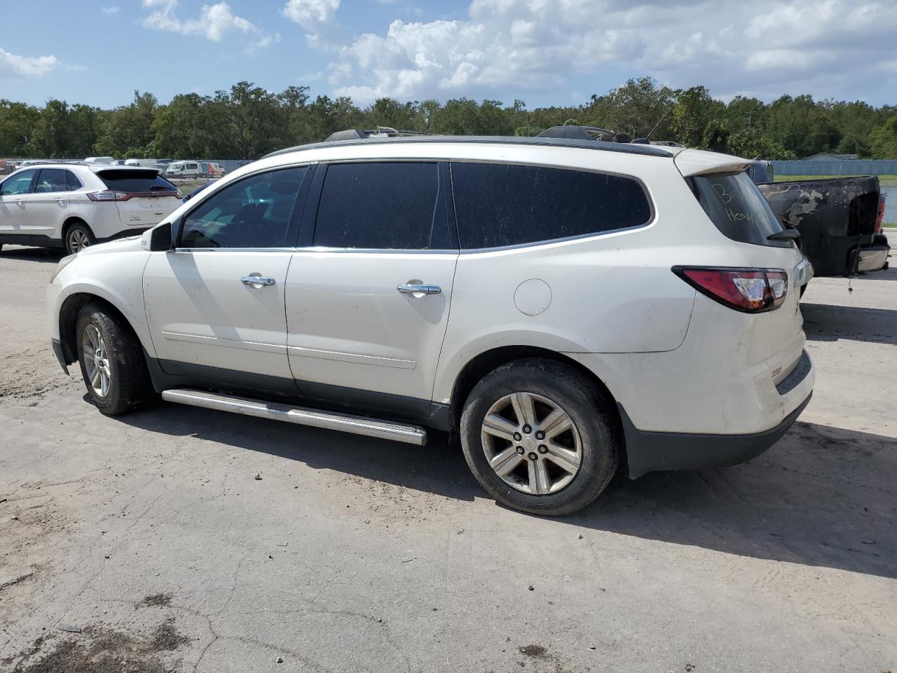 2014 CHEVROLET TRAVERSE L - Image 2