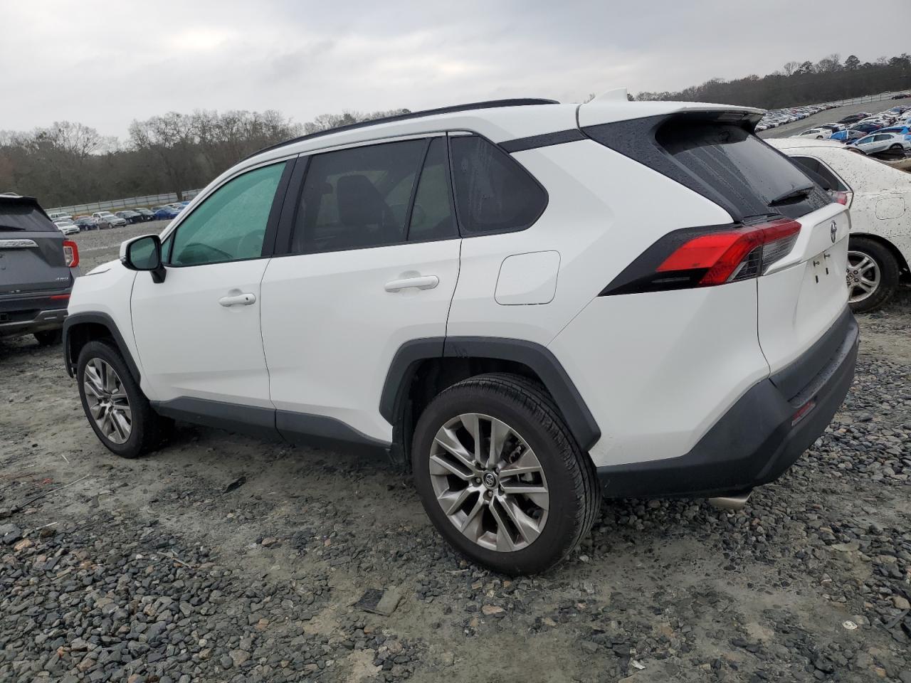 2019 TOYOTA RAV4 XLE P - Фото 2