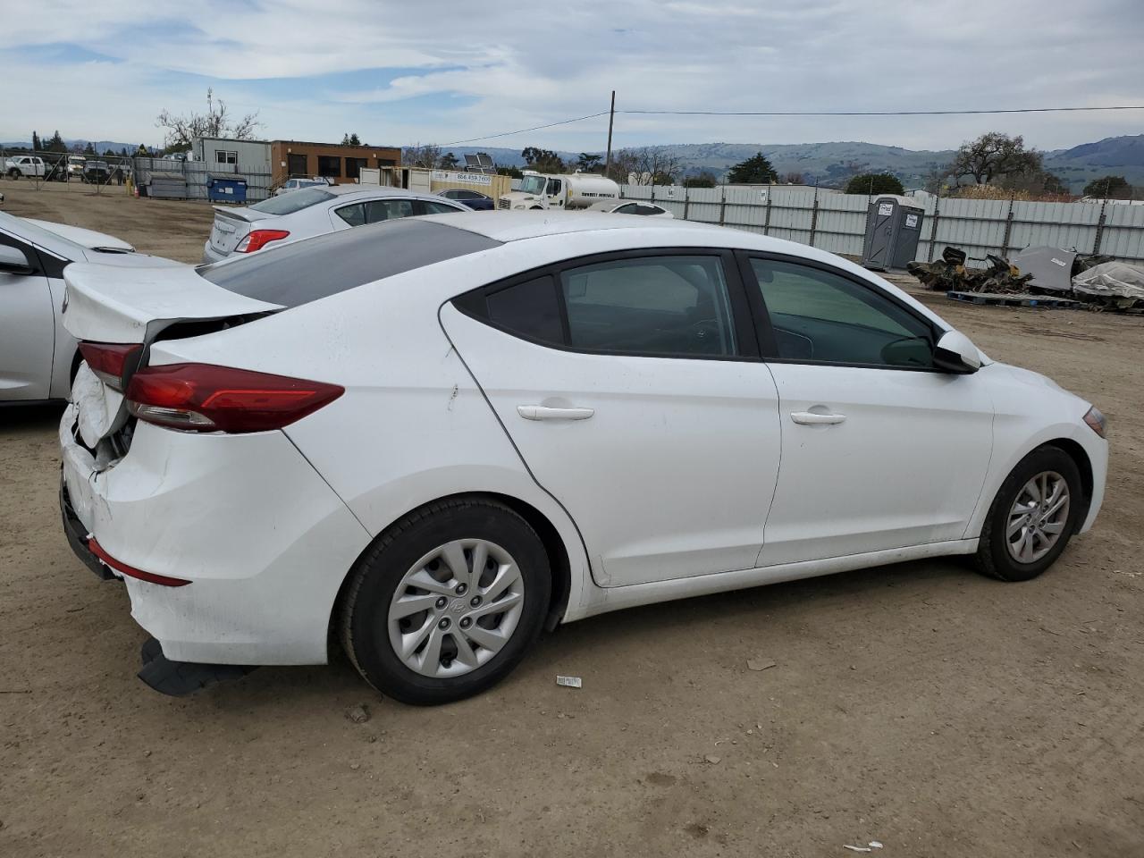2018 HYUNDAI ELANTRA SE - Фото 3