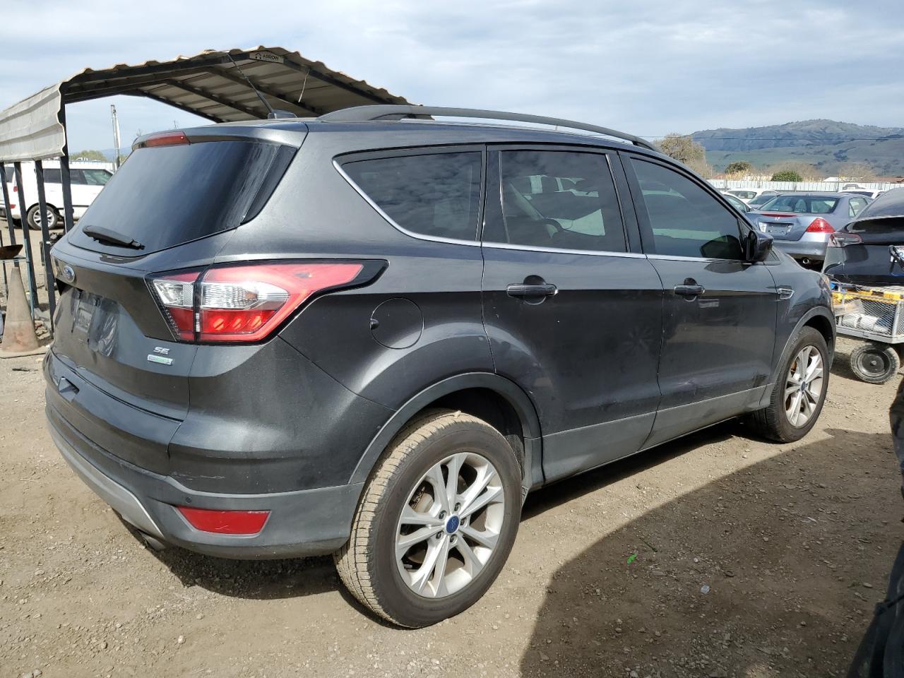 2017 FORD ESCAPE SE - Image 3