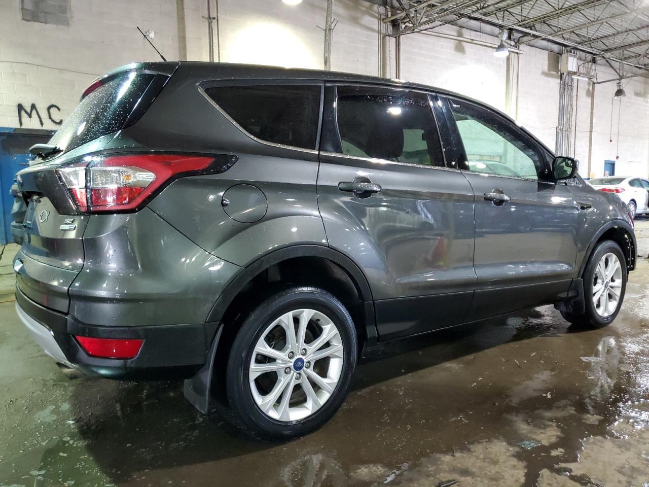 2017 FORD ESCAPE SE - Image 3