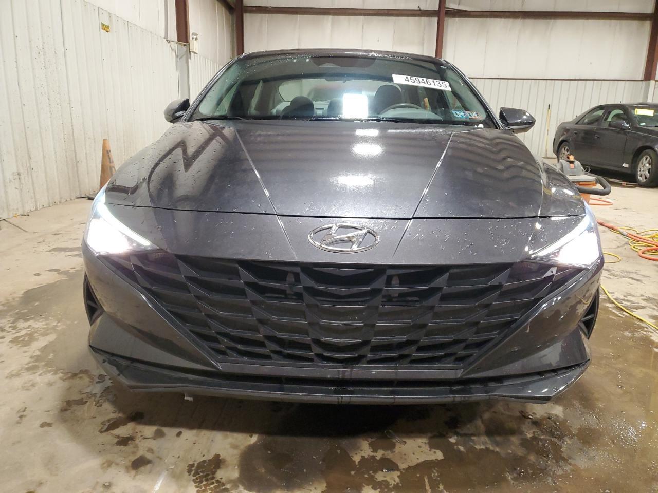 2022 HYUNDAI ELANTRA SE - Image 5