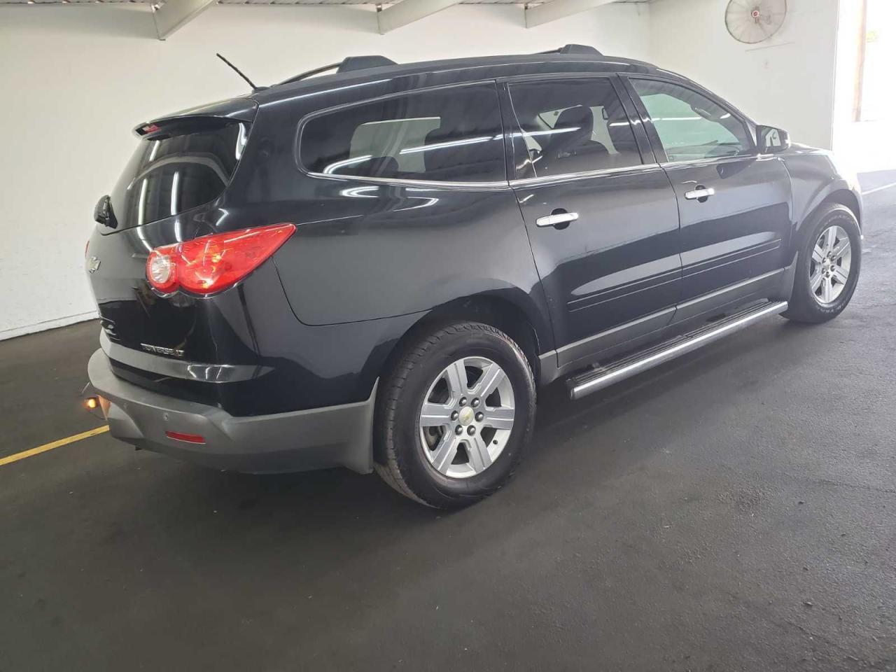 2012 CHEVROLET TRAVERSE L - Image 4