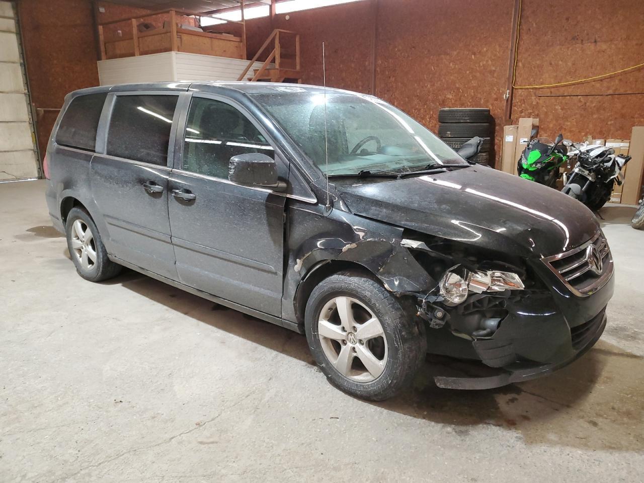 2010 VOLKSWAGEN ROUTAN SE - Image 4