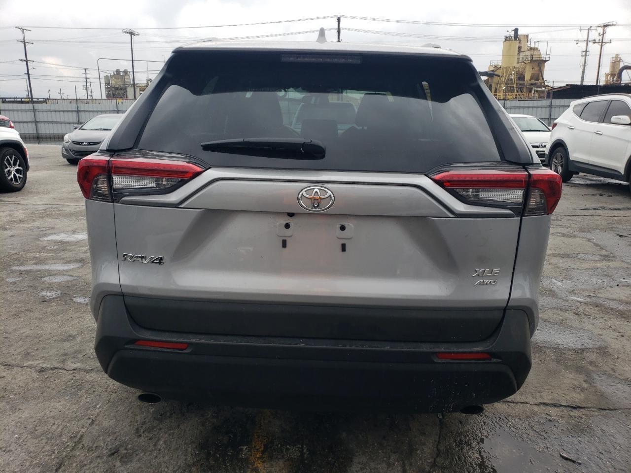 2024 TOYOTA RAV4 XLE P - Фото 6