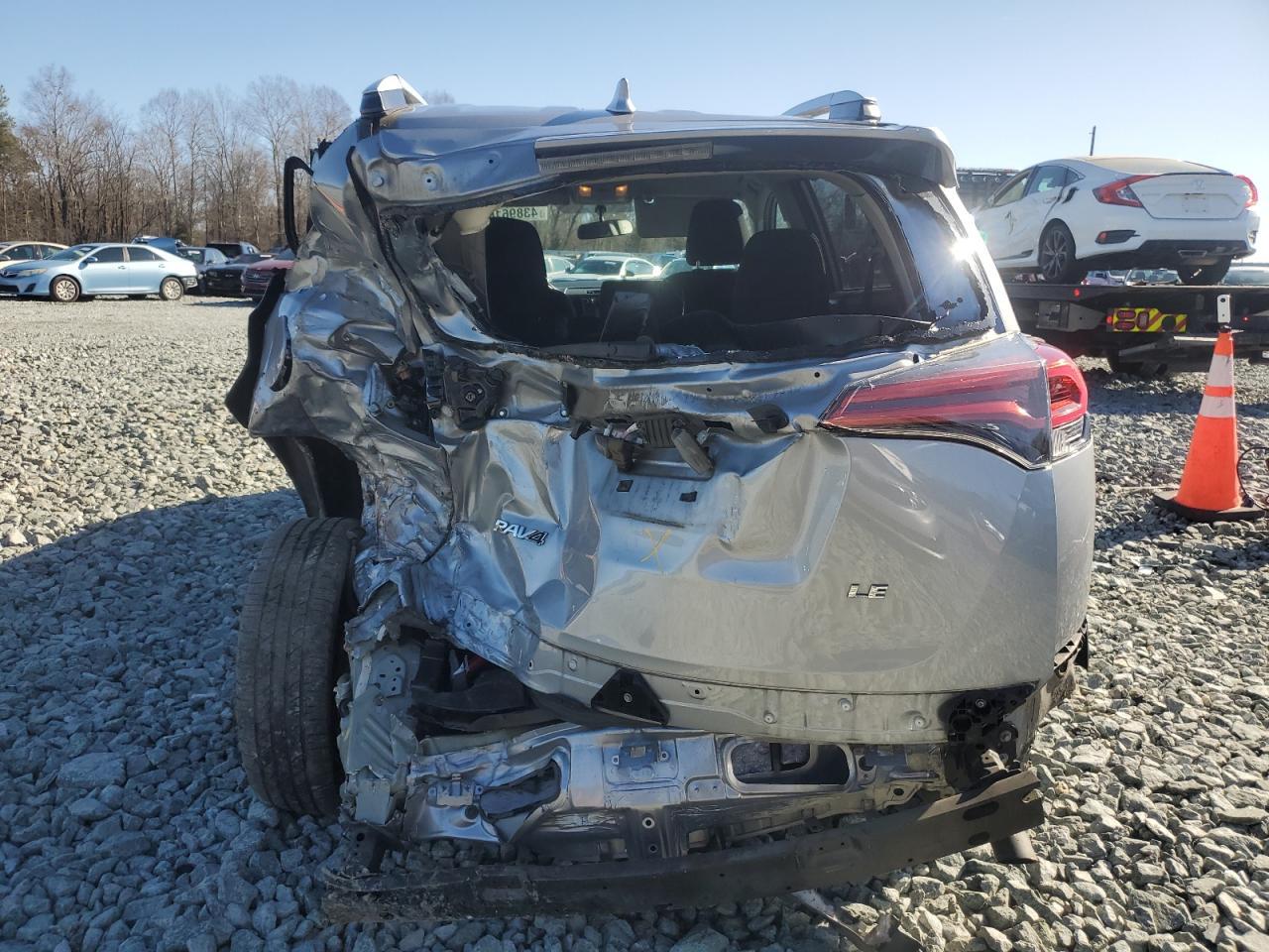 2016 TOYOTA RAV4 LE - Фото 6
