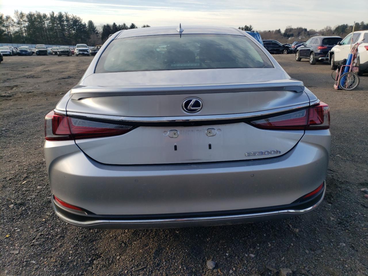2022 LEXUS ES 300H BA - Image 6