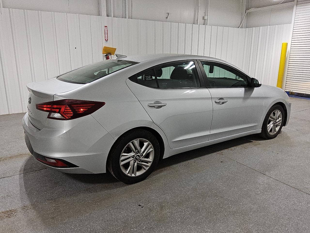 2019 HYUNDAI ELANTRA SE - Фото 3