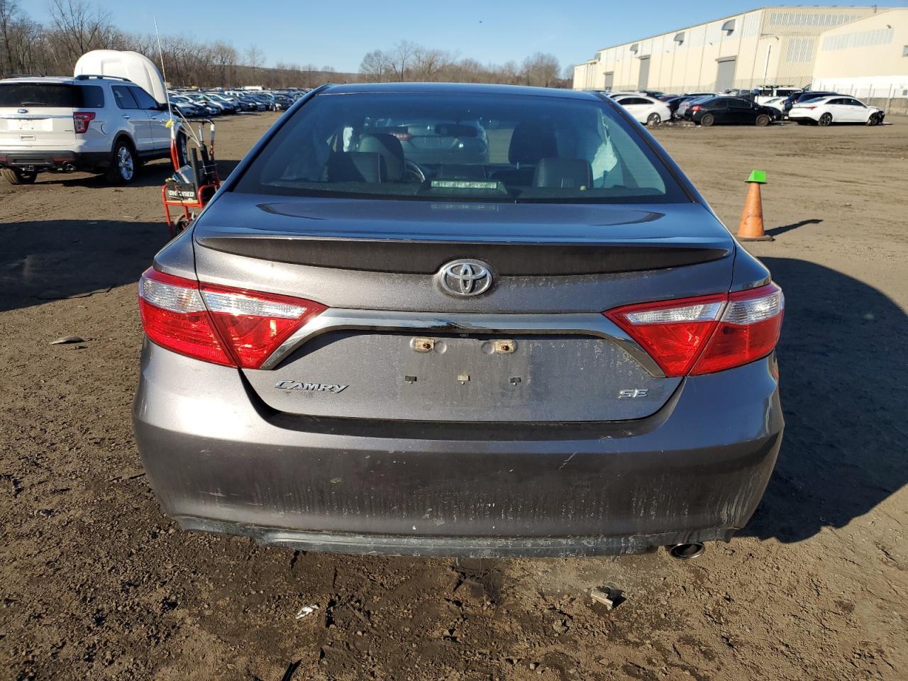 2017 TOYOTA CAMRY LE - Image 6
