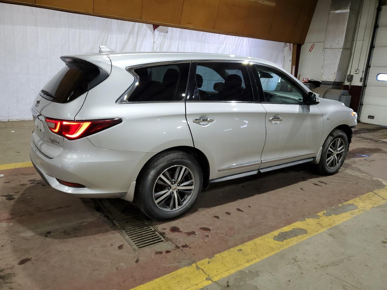 2019 INFINITI QX60 LUXE - Image 3