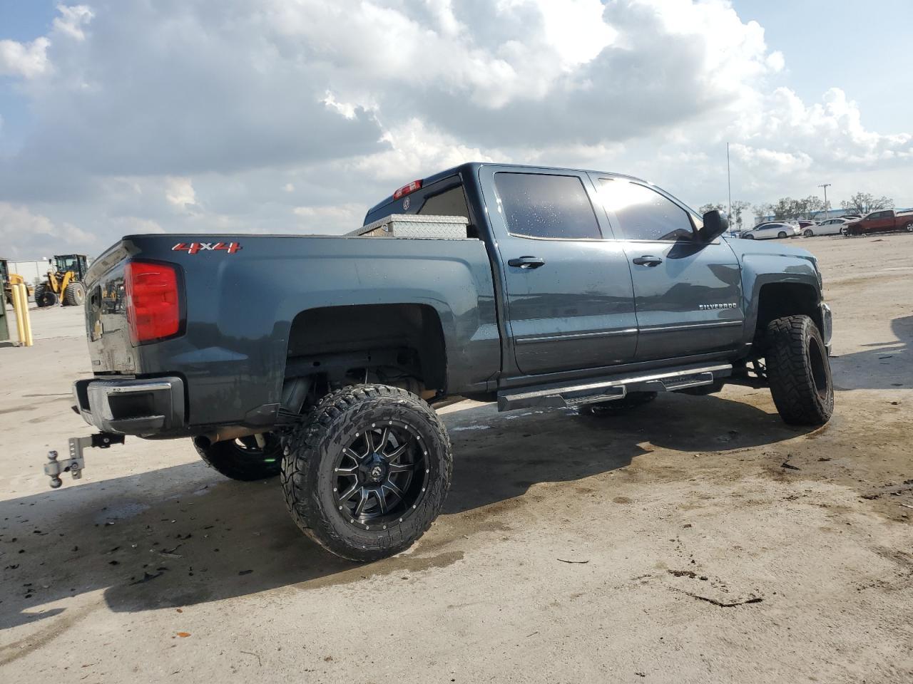 2018 CHEVROLET SILVERADO - Фото 3