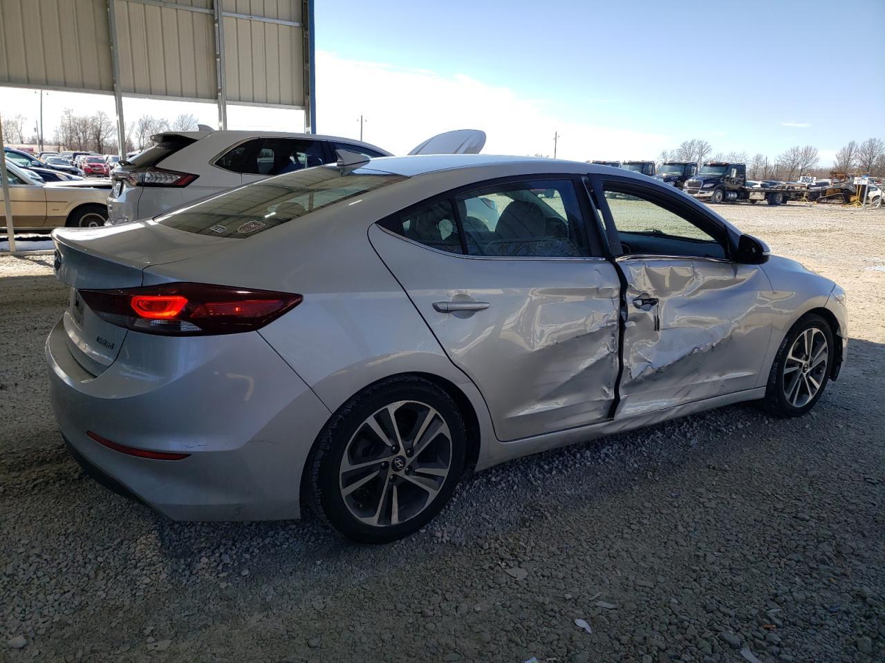 2018 HYUNDAI ELANTRA SE - Фото 3