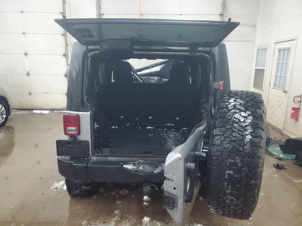 2015 JEEP WRANGLER U - Image 6