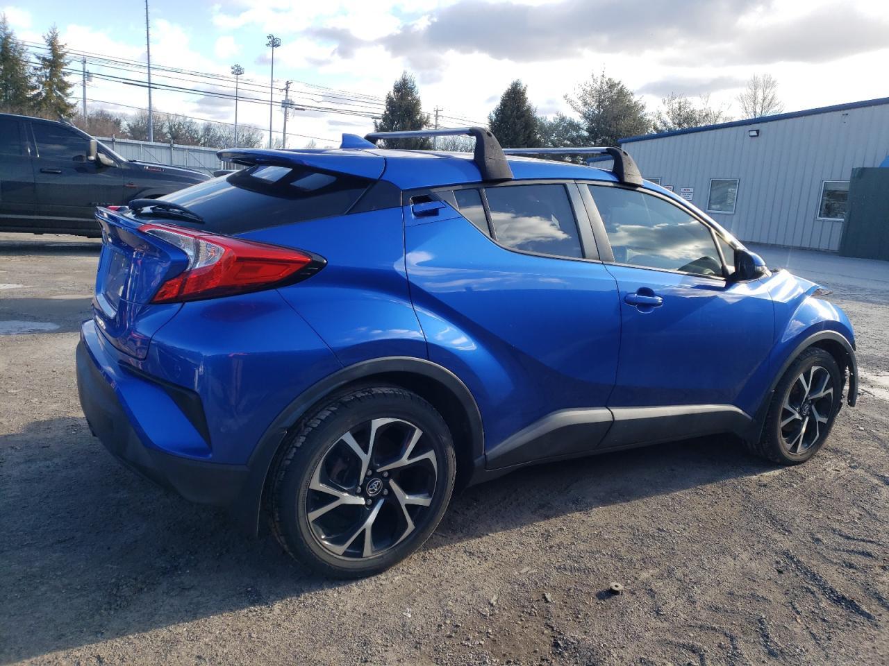 2018 TOYOTA C-HR XLE - Фото 3