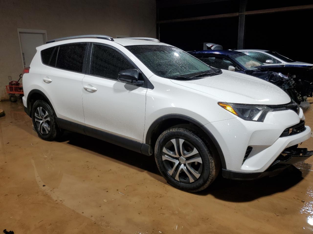 2017 TOYOTA RAV4 LE - Image 4