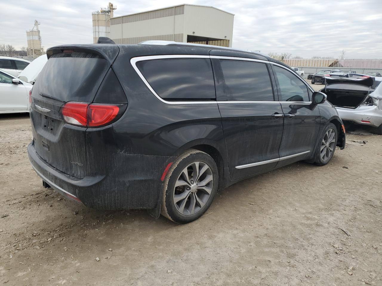 2017 CHRYSLER PACIFICA L - Image 3