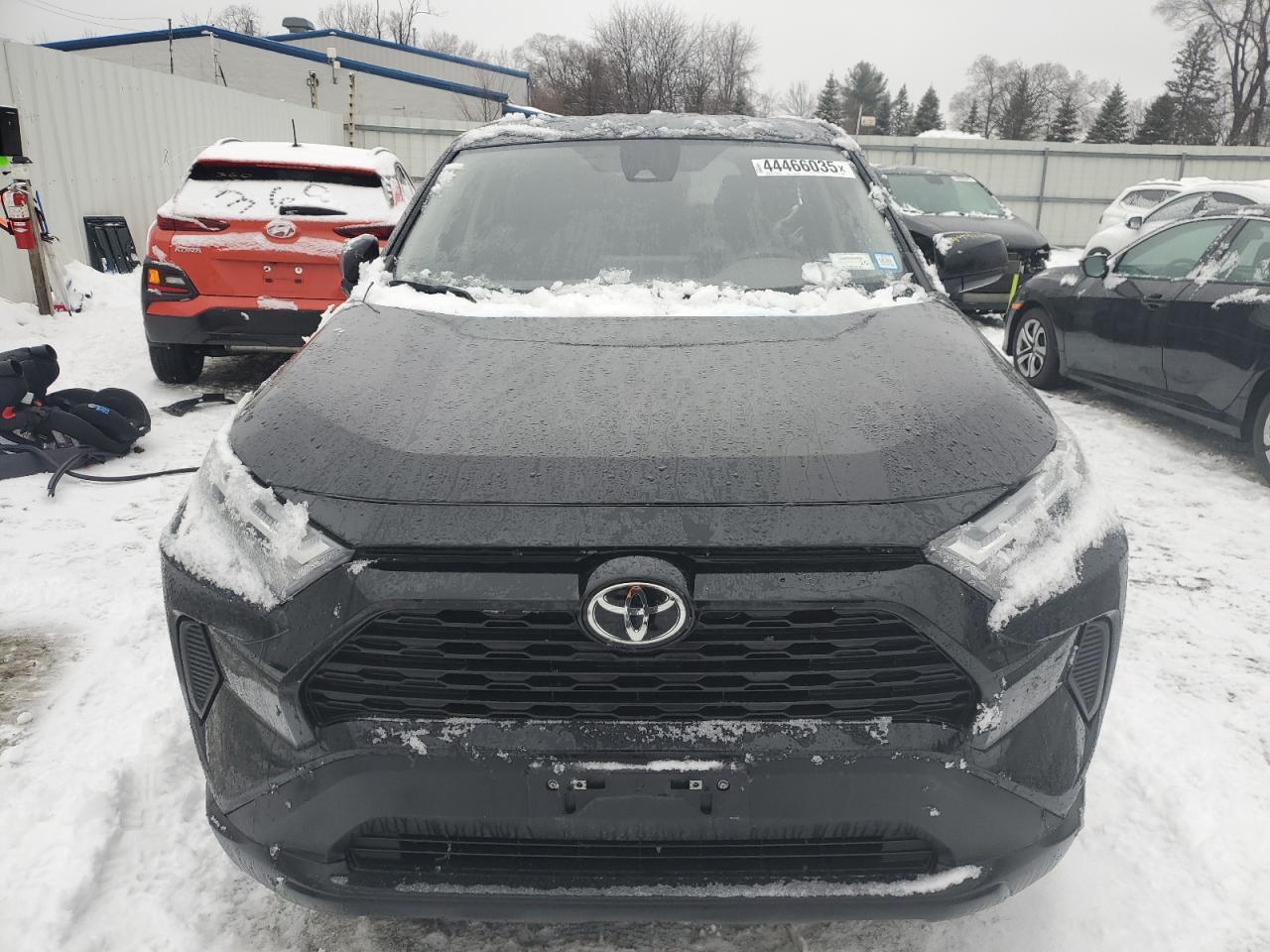 2023 TOYOTA RAV4 LE - Фото 5