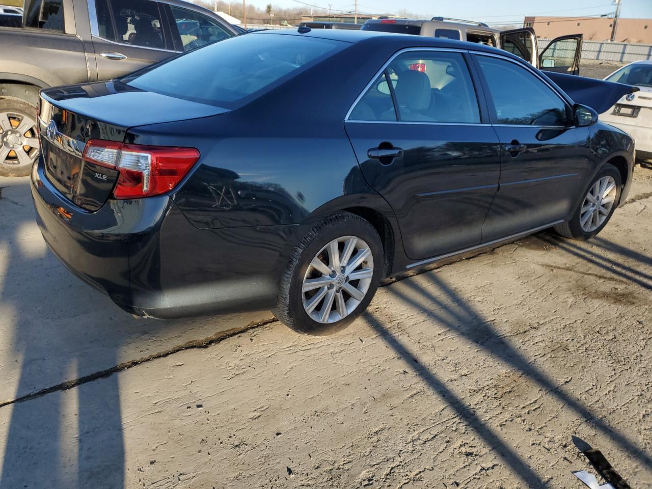 2014 TOYOTA CAMRY L - Фото 3
