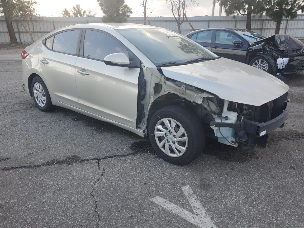 2017 HYUNDAI ELANTRA SE - Фото 4