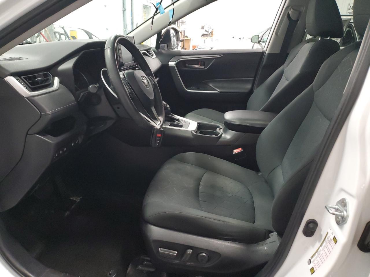 2020 TOYOTA RAV4 XLE - Image 7
