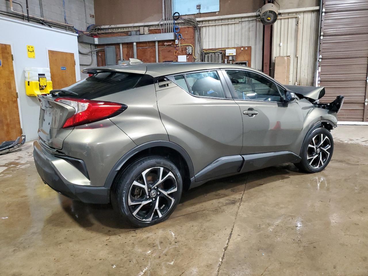 2021 TOYOTA C-HR XLE - Фото 3