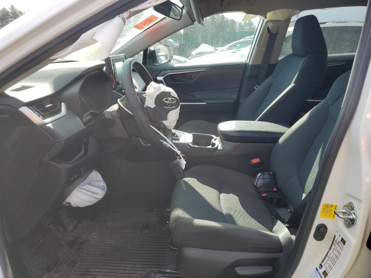2021 TOYOTA RAV4 LE - Фото 7