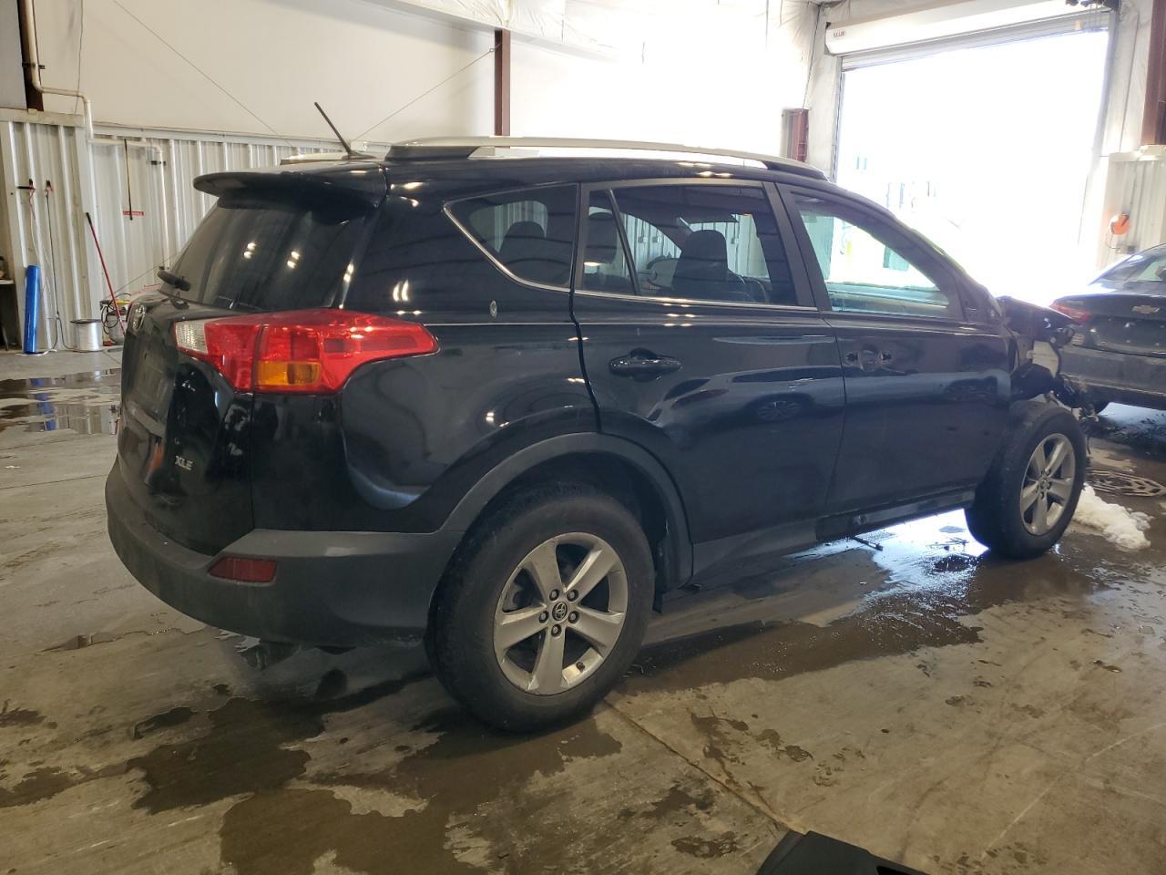 2015 TOYOTA RAV4 XLE - Фото 3