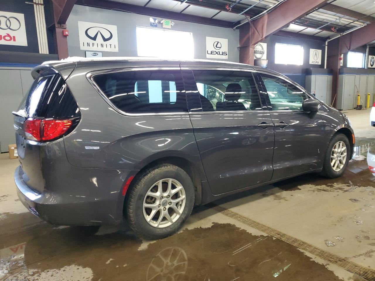 2022 CHRYSLER VOYAGER LX - Фото 3