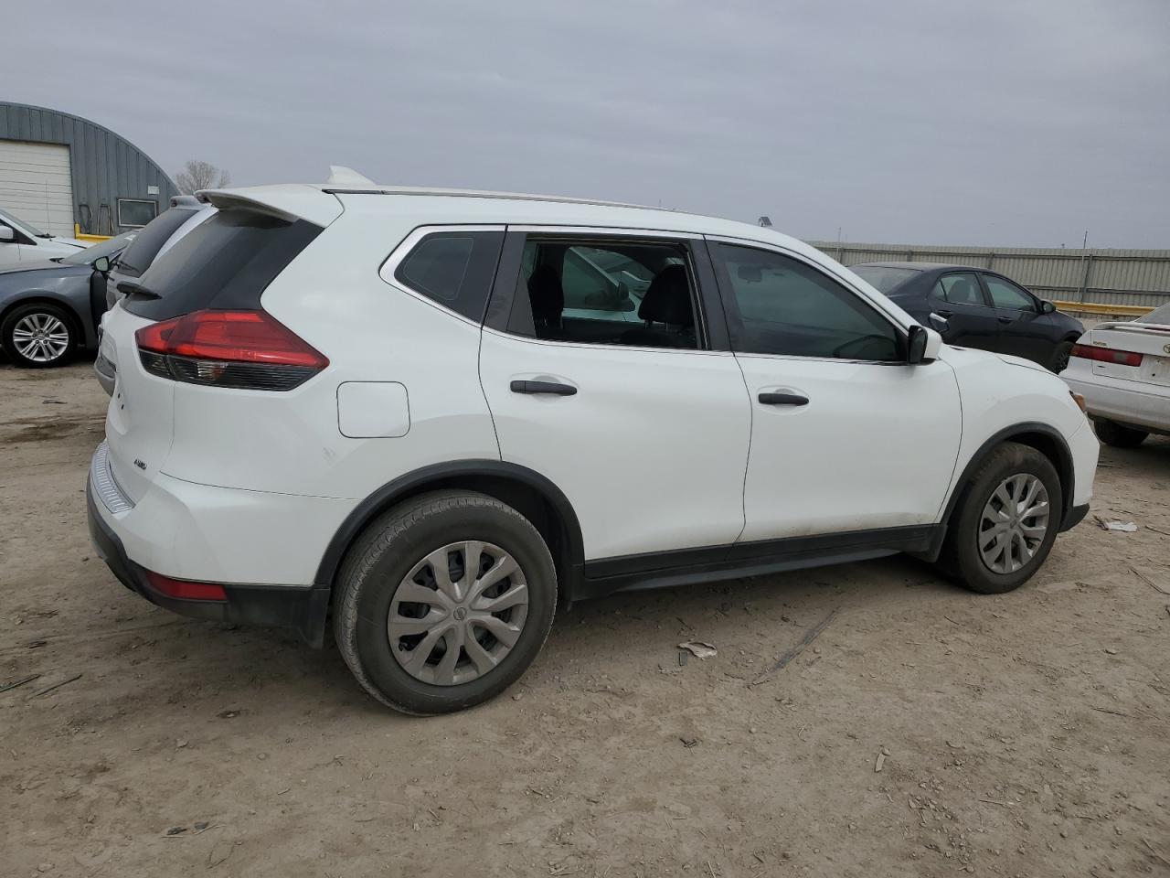2017 NISSAN ROGUE S - Фото 3