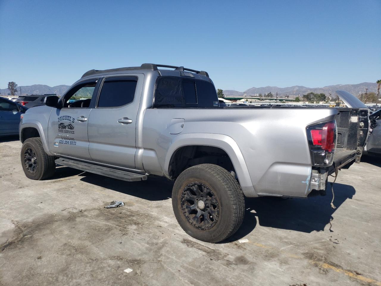 2017 TOYOTA TACOMA DOU - Фото 2