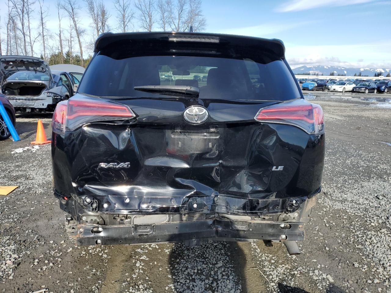 2018 TOYOTA RAV4 LE - Фото 6
