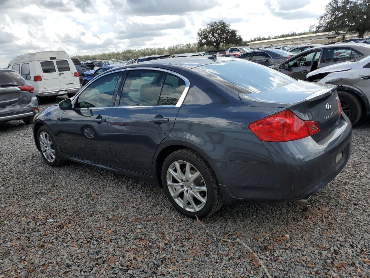 2012 INFINITI G37 - Image 2