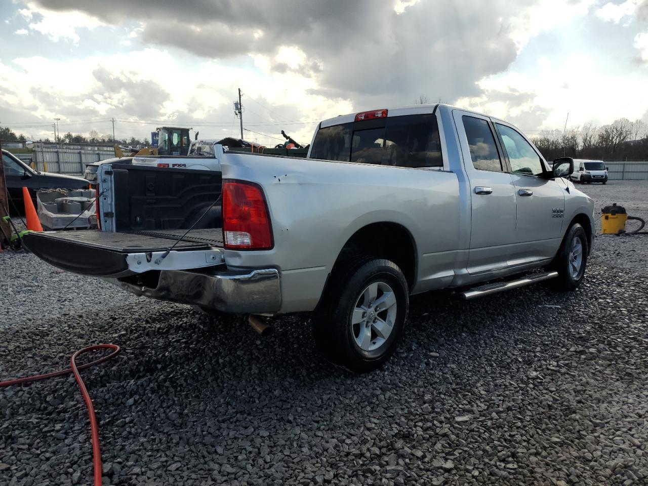2017 RAM 1500 SLT - Image 3