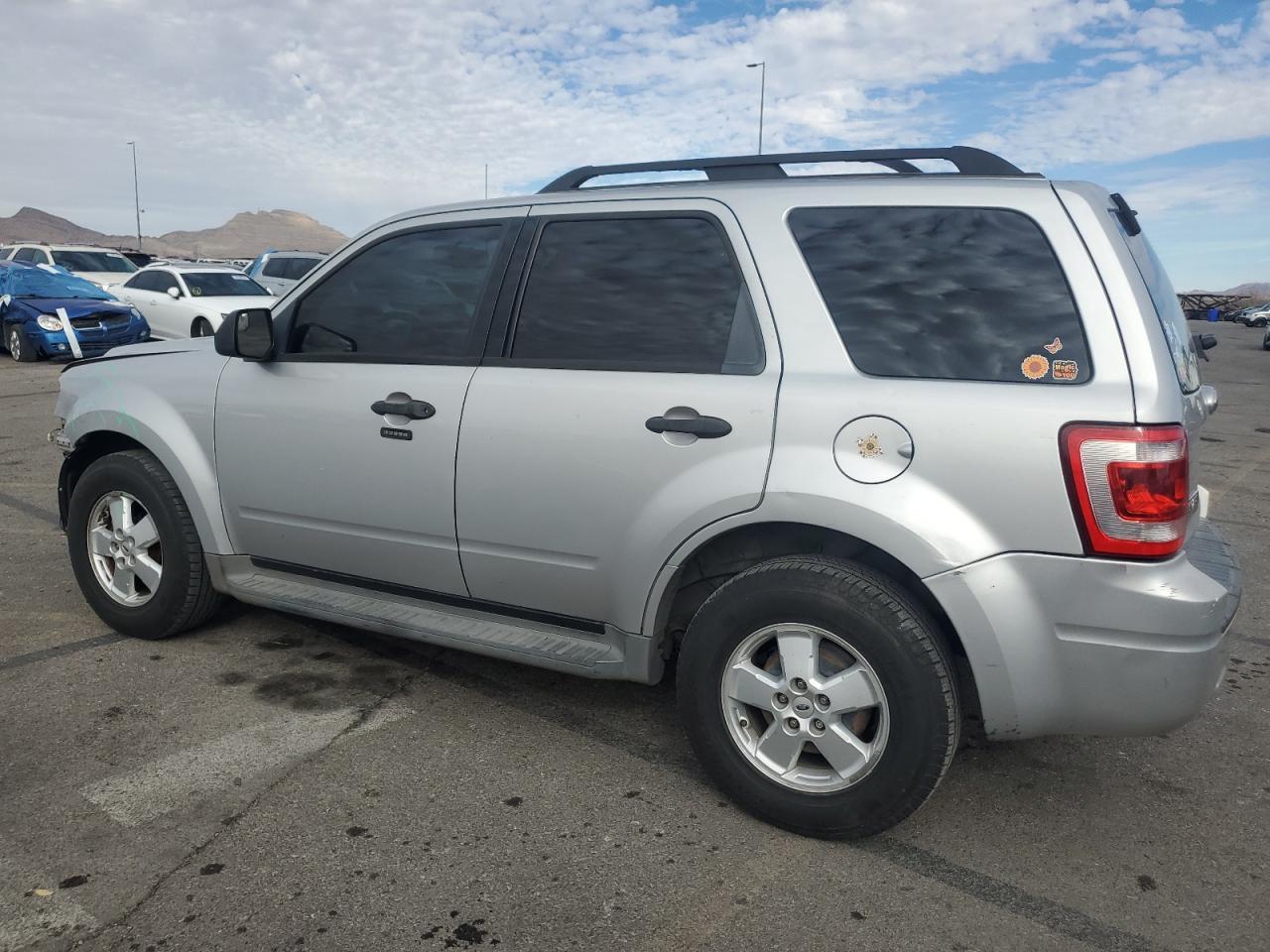 2010 FORD ESCAPE XLT - Image 2