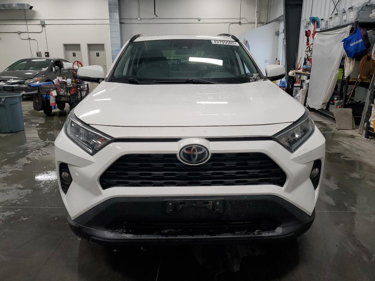 2020 TOYOTA RAV4 XLE - Image 5