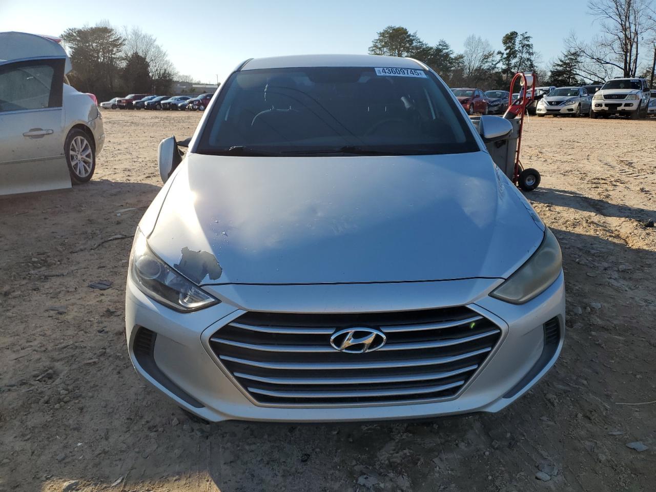 2018 HYUNDAI ELANTRA SE - Фото 5